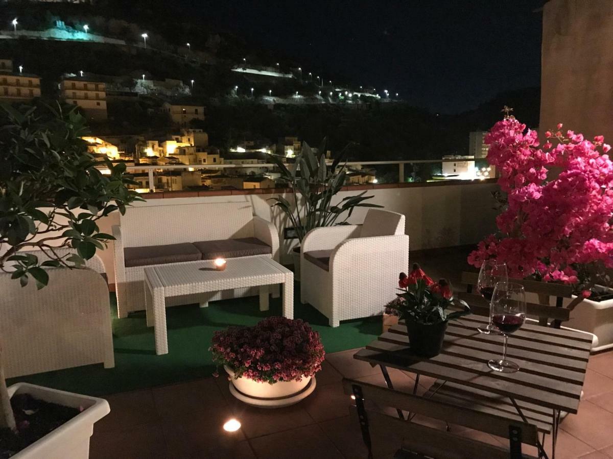 Holiday Rooms Portale Pirrera Modica Exteriör bild